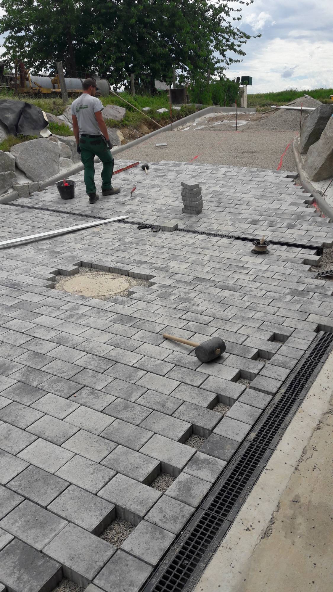 Pose de dalles et de pav&eacute;s &agrave; Ruederbach proche d’Altkirch dans le Sundgau Cernay